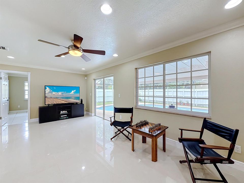 851 E Plantation Circle-42
