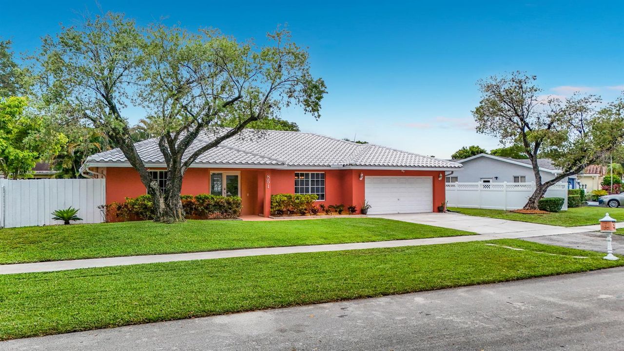 851 E Plantation Circle-10