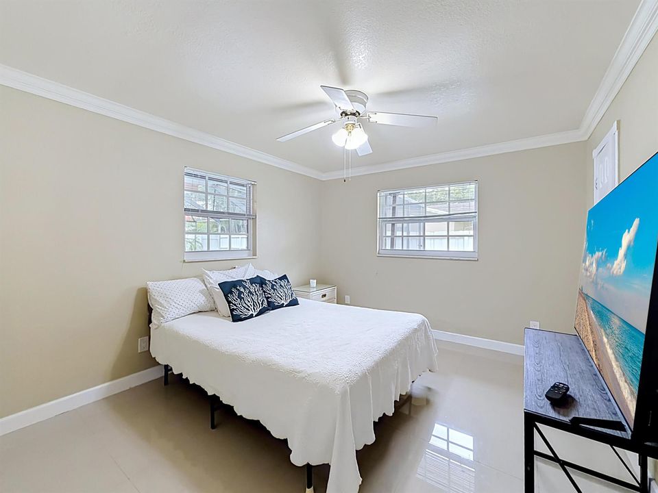 851 E Plantation Circle-95