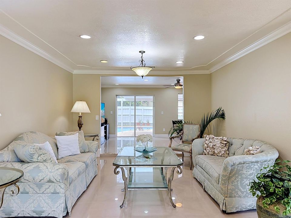 851 E Plantation Circle-33