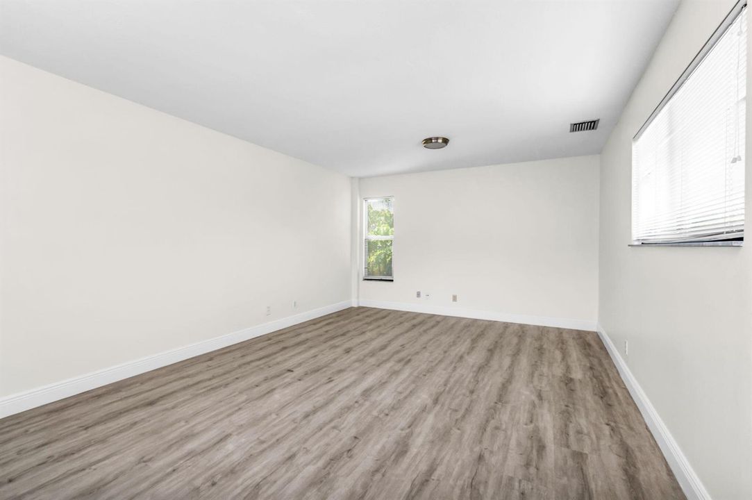 12-web-or-mls-photo-12