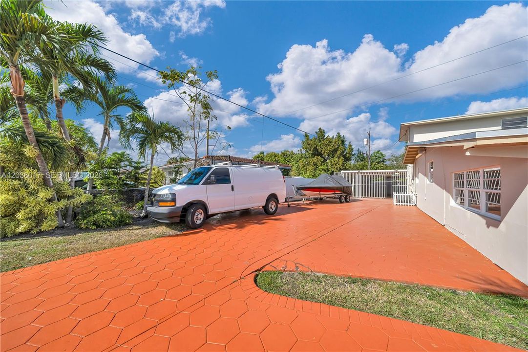 На продажу: $834,999 (4 спален, 3 ванн, 2352 Квадратных фут)