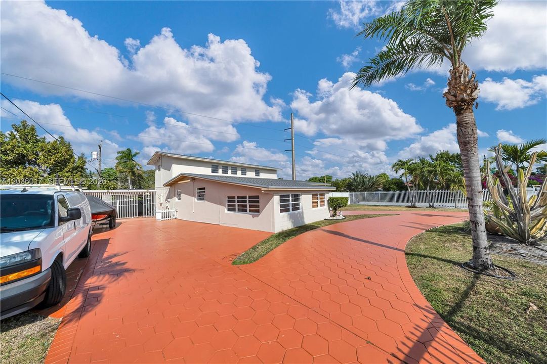 На продажу: $834,999 (4 спален, 3 ванн, 2352 Квадратных фут)