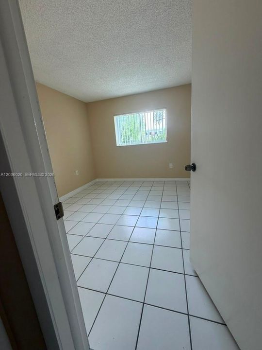 For Rent: $2,000 (2 beds, 1 baths, 714 Square Feet)