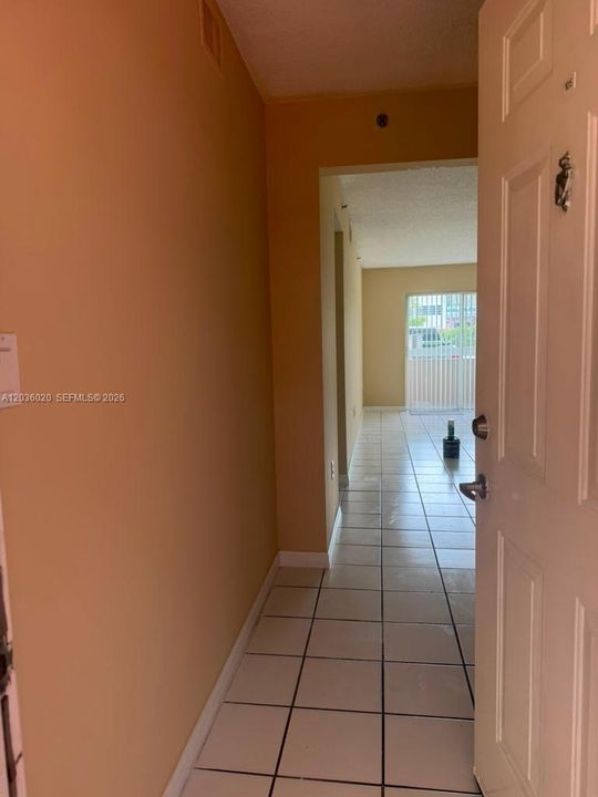 For Rent: $2,000 (2 beds, 1 baths, 714 Square Feet)