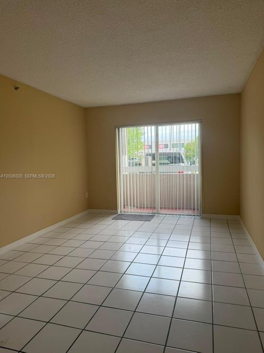 For Rent: $2,000 (2 beds, 1 baths, 714 Square Feet)