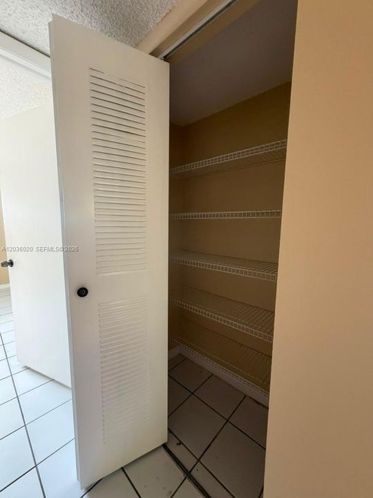 For Rent: $2,000 (2 beds, 1 baths, 714 Square Feet)