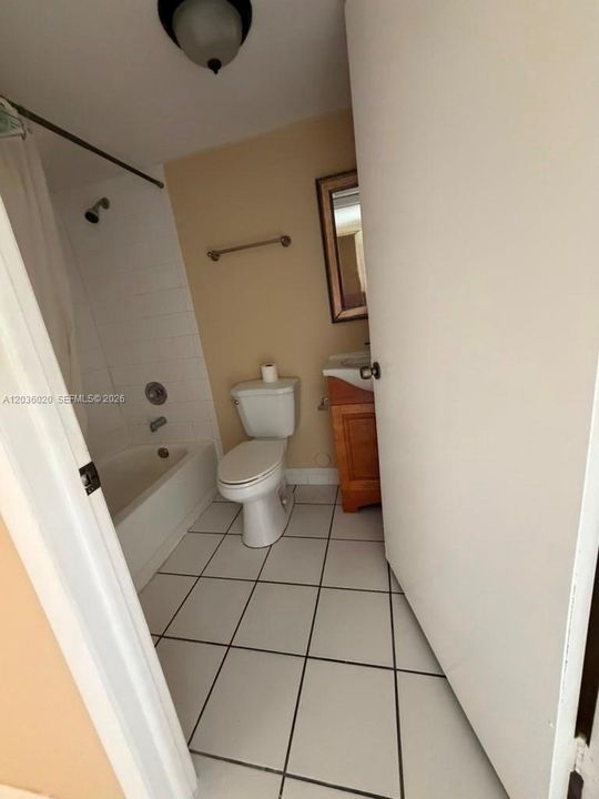 For Rent: $2,000 (2 beds, 1 baths, 714 Square Feet)