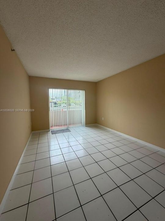 For Rent: $2,000 (2 beds, 1 baths, 714 Square Feet)