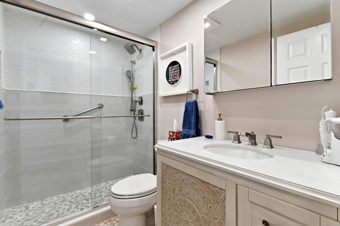 15 Bathroom 01
