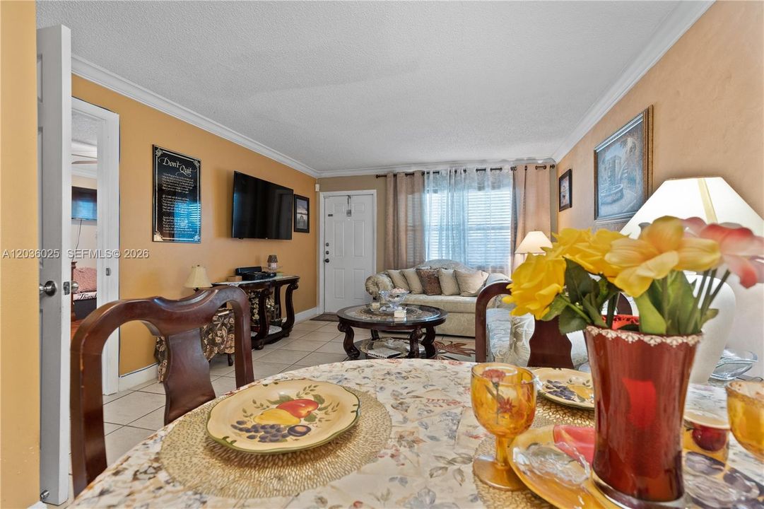 На продажу: $179,000 (2 спален, 2 ванн, 1000 Квадратных фут)