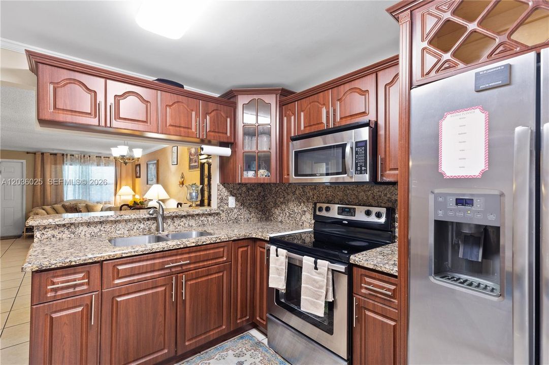 На продажу: $179,000 (2 спален, 2 ванн, 1000 Квадратных фут)
