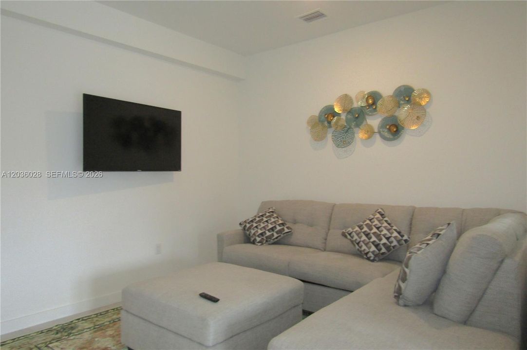 For Rent: $2,700 (3 beds, 2 baths, 1463 Square Feet)