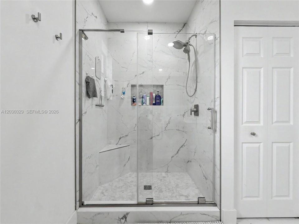 En Venta: $545,000 (3 camas, 2 baños, 1377 Pies cuadrados)