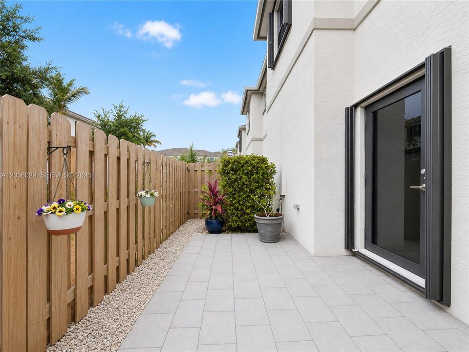 En Venta: $545,000 (3 camas, 2 baños, 1377 Pies cuadrados)