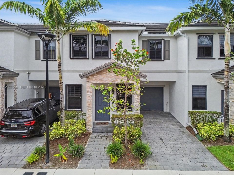 En Venta: $545,000 (3 camas, 2 baños, 1377 Pies cuadrados)