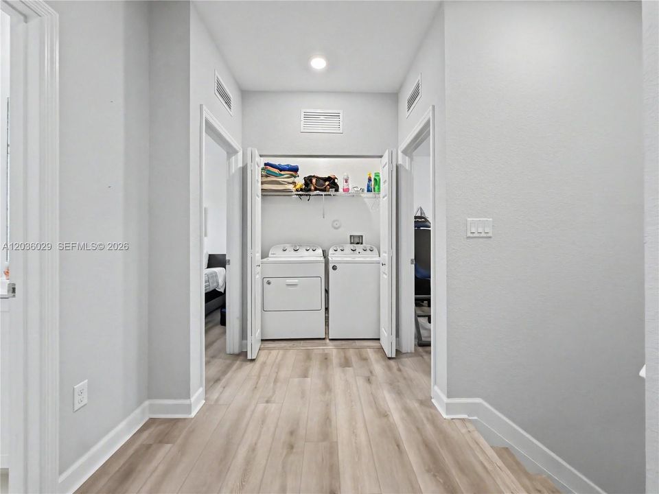 En Venta: $545,000 (3 camas, 2 baños, 1377 Pies cuadrados)
