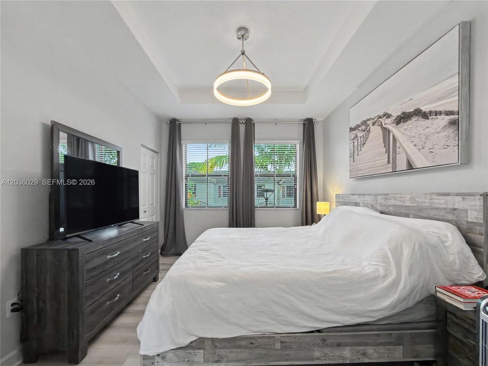 En Venta: $545,000 (3 camas, 2 baños, 1377 Pies cuadrados)