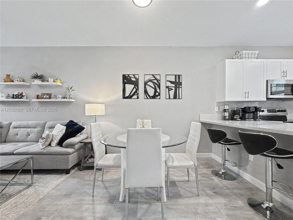 En Venta: $545,000 (3 camas, 2 baños, 1377 Pies cuadrados)