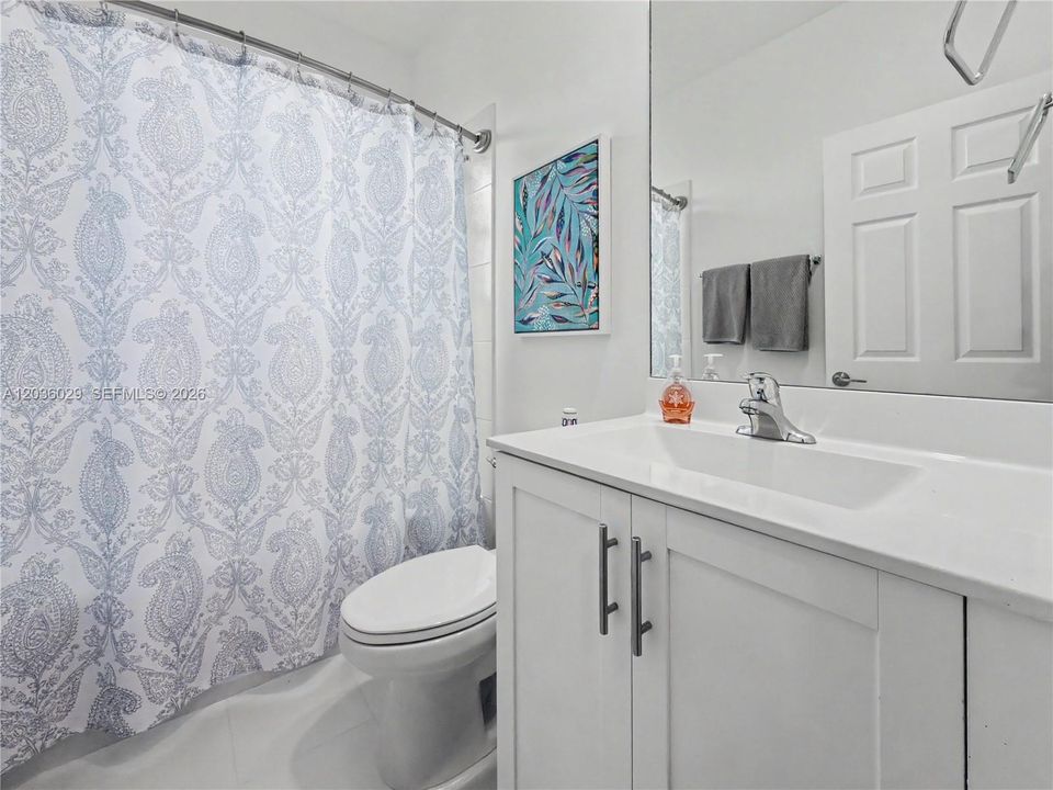 En Venta: $545,000 (3 camas, 2 baños, 1377 Pies cuadrados)