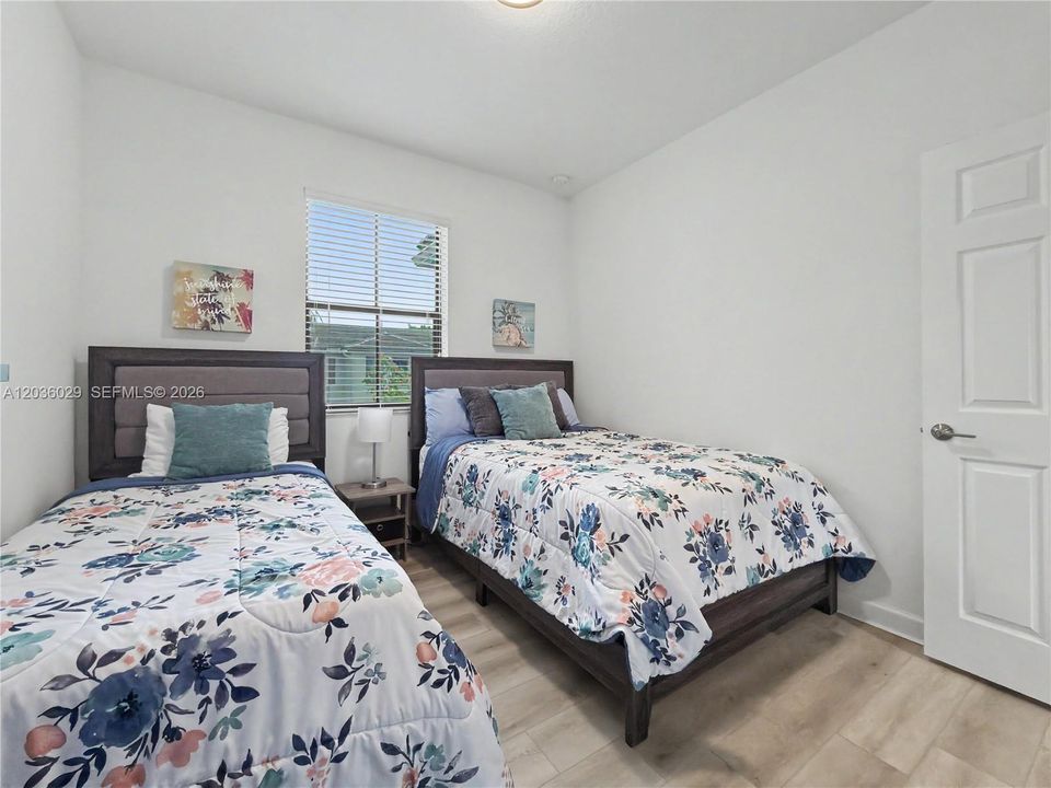 En Venta: $545,000 (3 camas, 2 baños, 1377 Pies cuadrados)