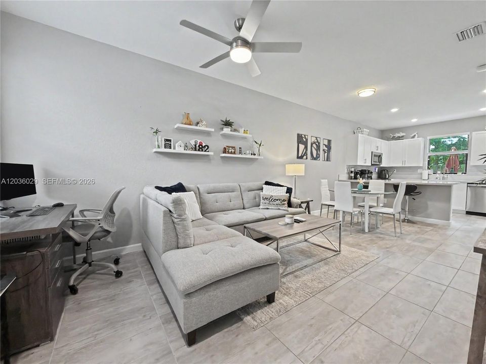 En Venta: $545,000 (3 camas, 2 baños, 1377 Pies cuadrados)