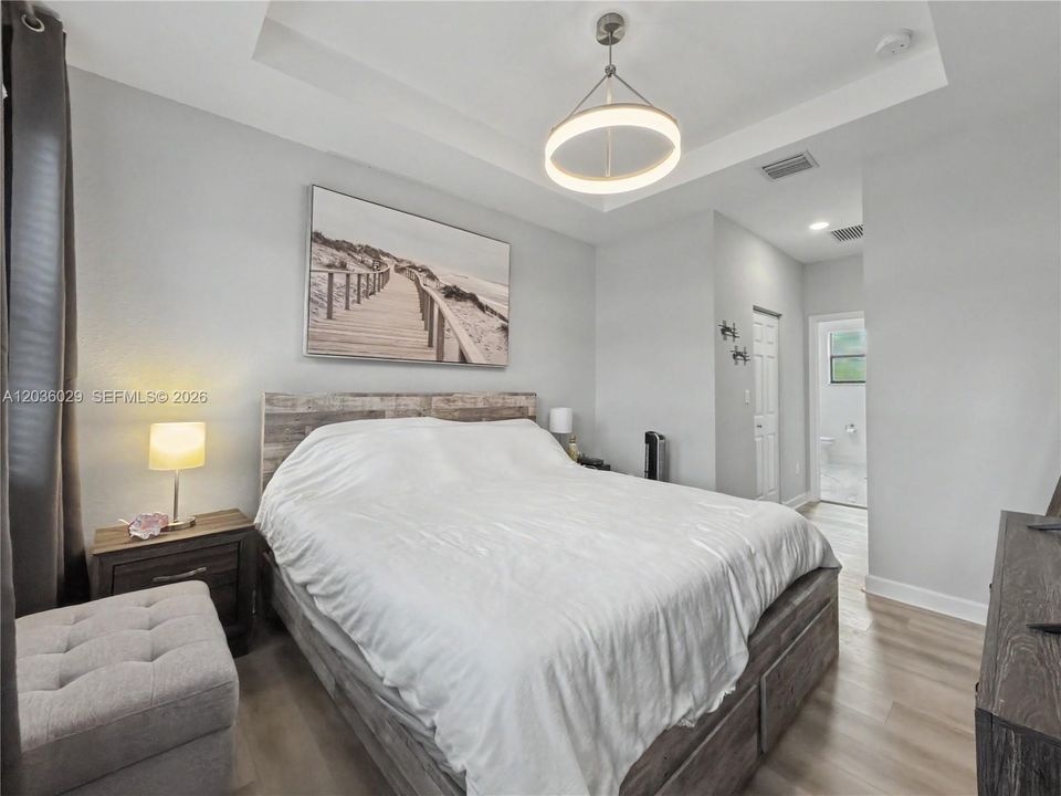 En Venta: $545,000 (3 camas, 2 baños, 1377 Pies cuadrados)