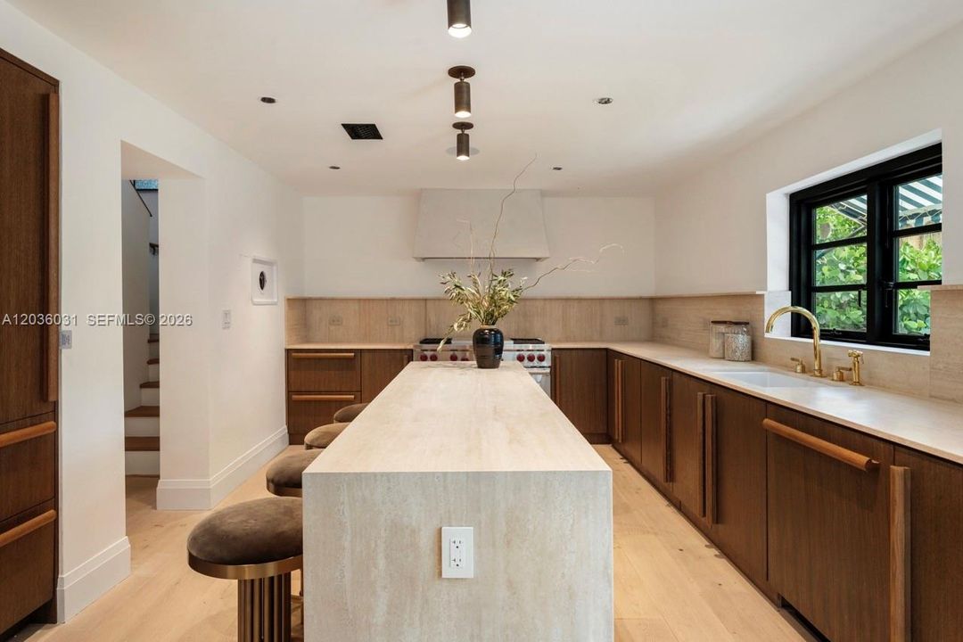 For Sale: $9,995,000 (4 beds, 5 baths, 4062 Square Feet)