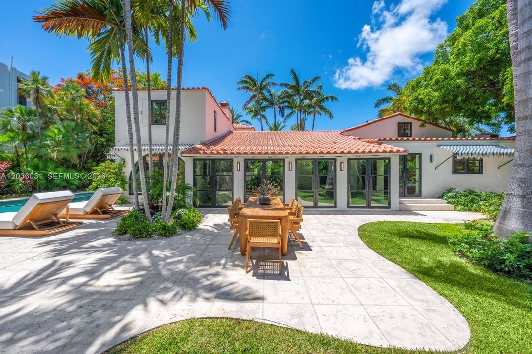 For Sale: $9,995,000 (4 beds, 5 baths, 4062 Square Feet)