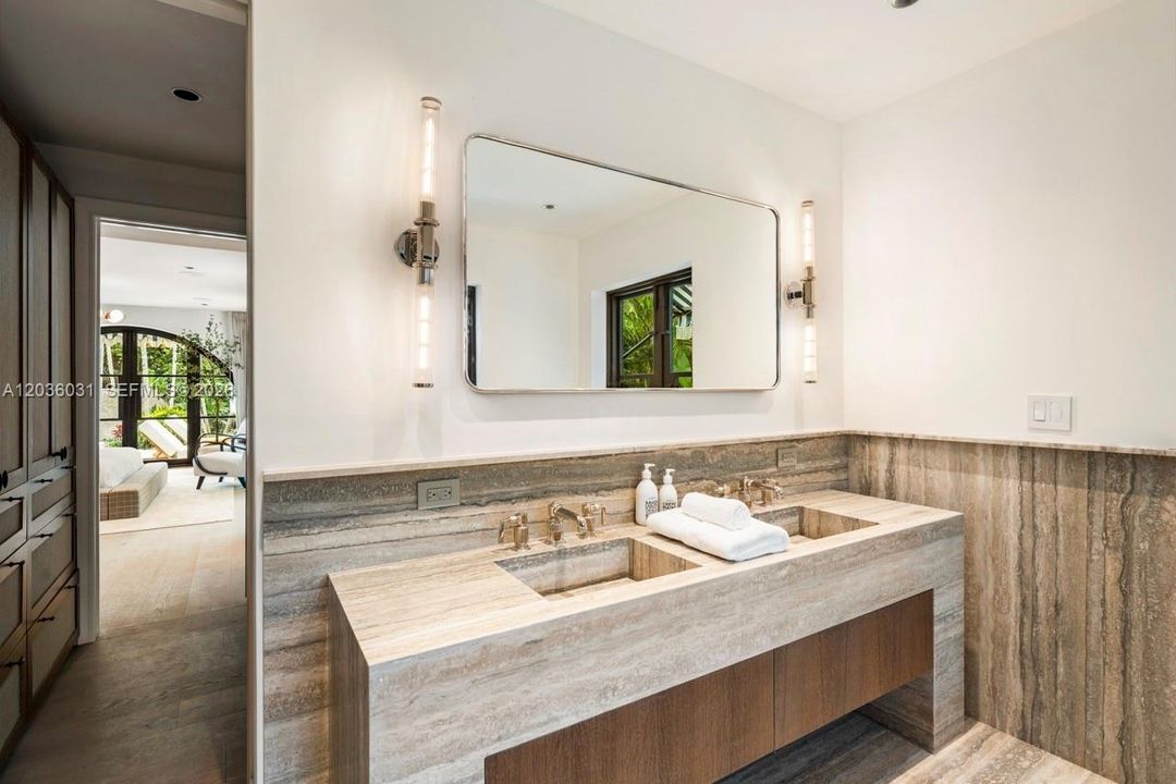 For Sale: $9,995,000 (4 beds, 5 baths, 4062 Square Feet)