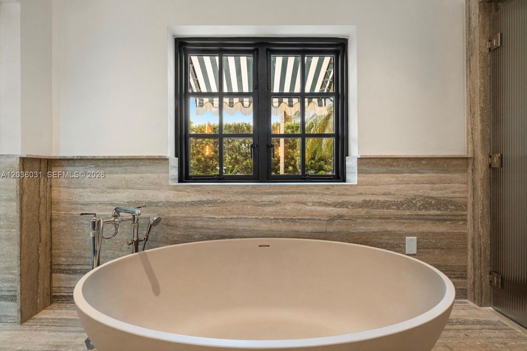 For Sale: $9,995,000 (4 beds, 5 baths, 4062 Square Feet)