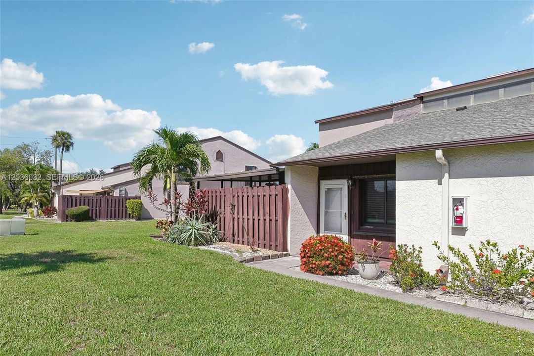 For Rent: $2,250 (2 beds, 2 baths, 1197 Square Feet)
