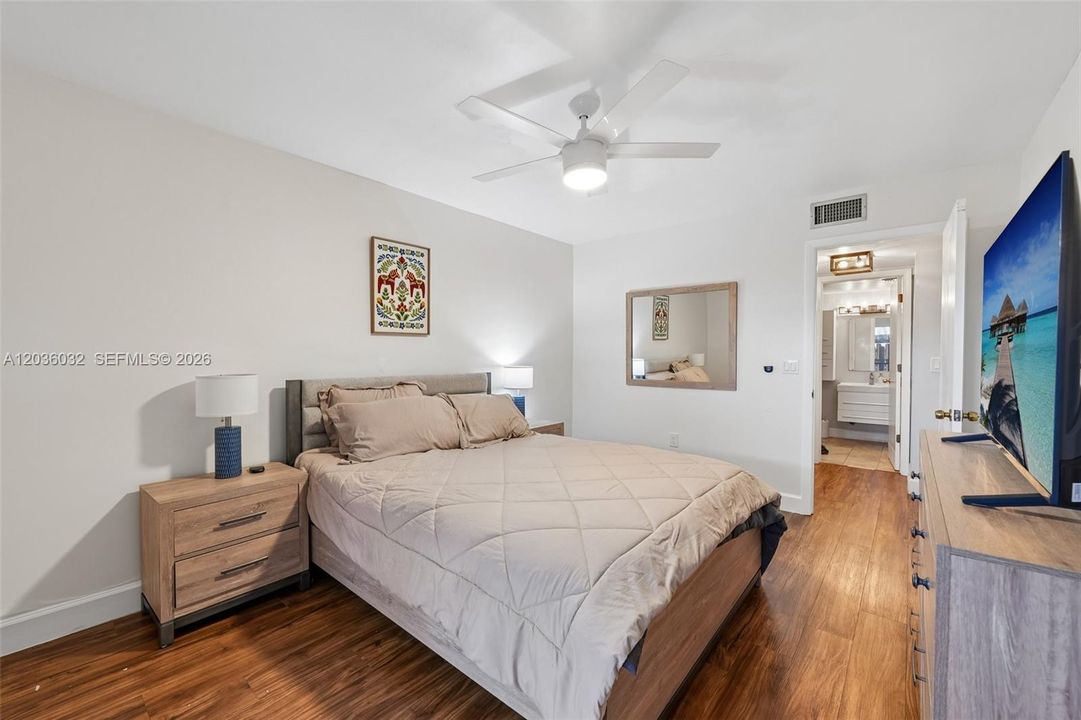 For Rent: $2,250 (2 beds, 2 baths, 1197 Square Feet)