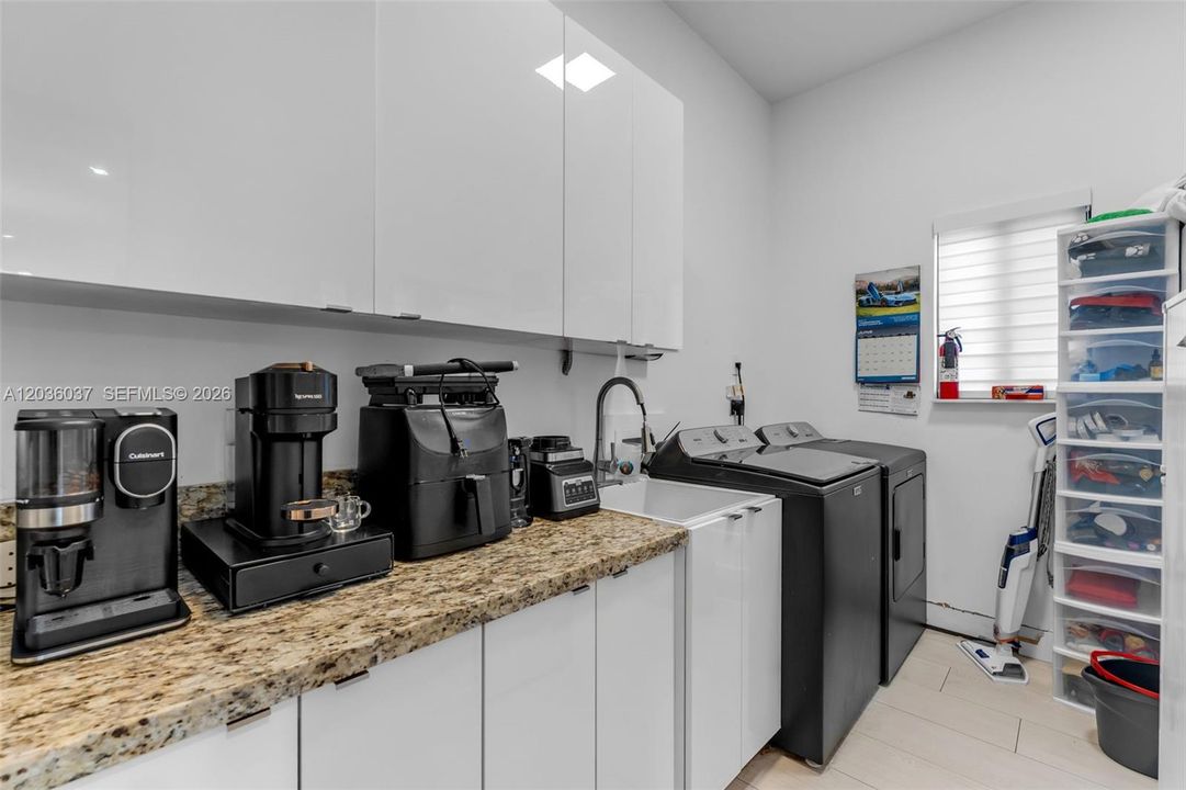 En Venta: $1,199,000 (3 camas, 2 baños, 1929 Pies cuadrados)