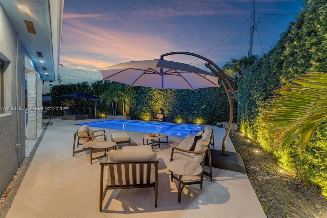 En Venta: $1,199,000 (3 camas, 2 baños, 1929 Pies cuadrados)