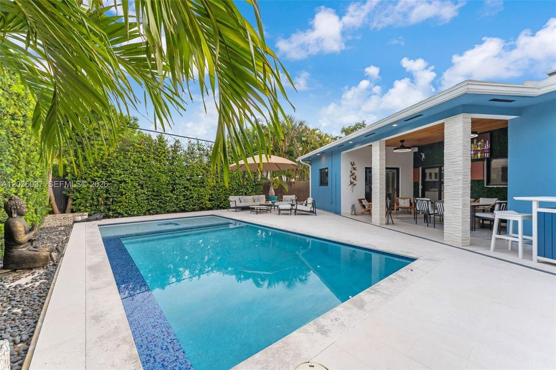 En Venta: $1,199,000 (3 camas, 2 baños, 1929 Pies cuadrados)