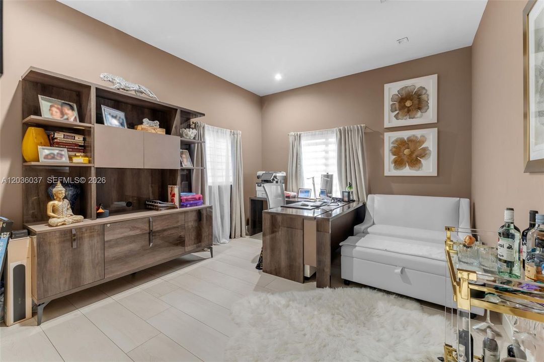 En Venta: $1,199,000 (3 camas, 2 baños, 1929 Pies cuadrados)