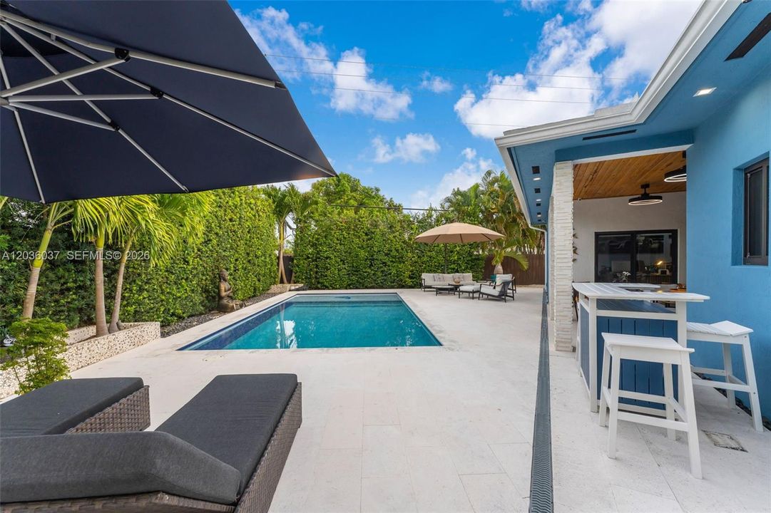 En Venta: $1,199,000 (3 camas, 2 baños, 1929 Pies cuadrados)