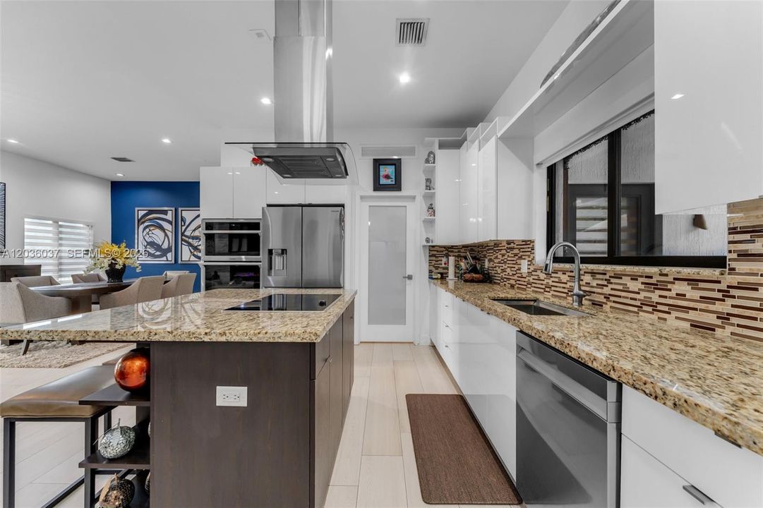 En Venta: $1,199,000 (3 camas, 2 baños, 1929 Pies cuadrados)