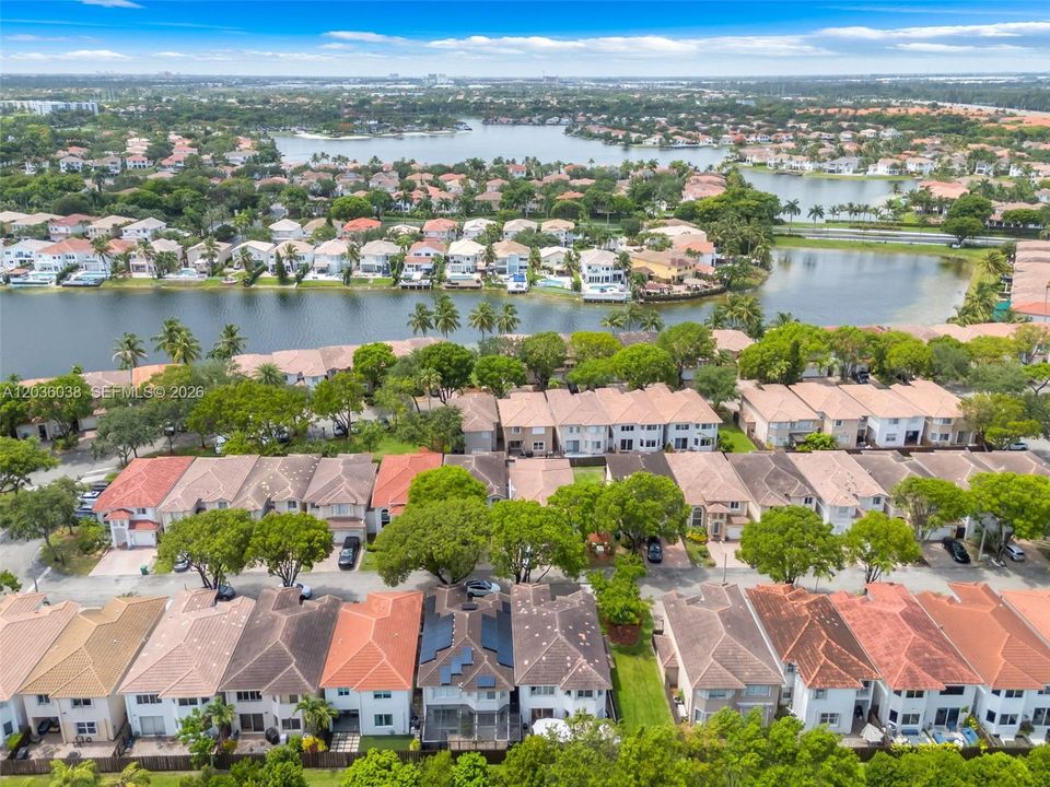 En Venta: $949,000 (3 camas, 3 baños, 2312 Pies cuadrados)