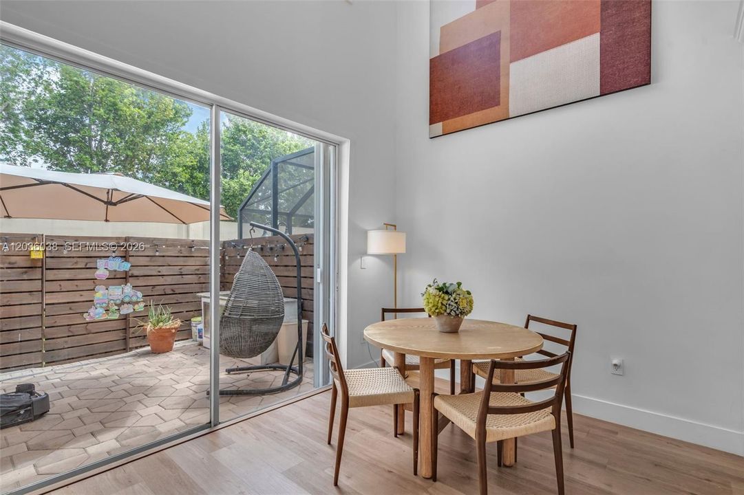 En Venta: $949,000 (3 camas, 3 baños, 2312 Pies cuadrados)
