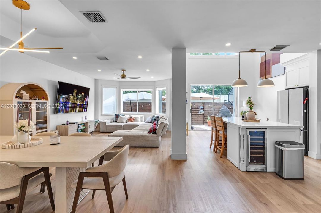 En Venta: $949,000 (3 camas, 3 baños, 2312 Pies cuadrados)