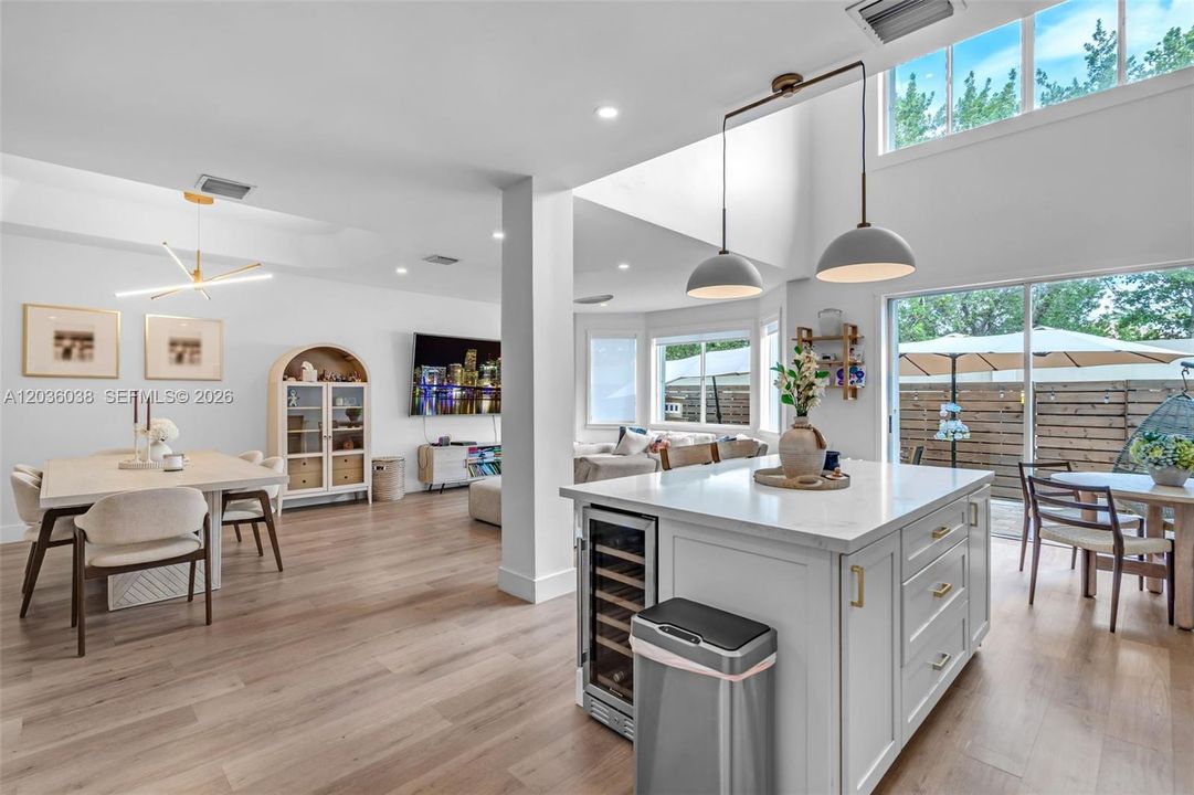 En Venta: $949,000 (3 camas, 3 baños, 2312 Pies cuadrados)