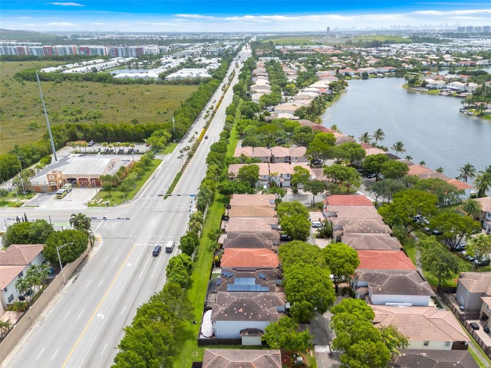 En Venta: $949,000 (3 camas, 3 baños, 2312 Pies cuadrados)