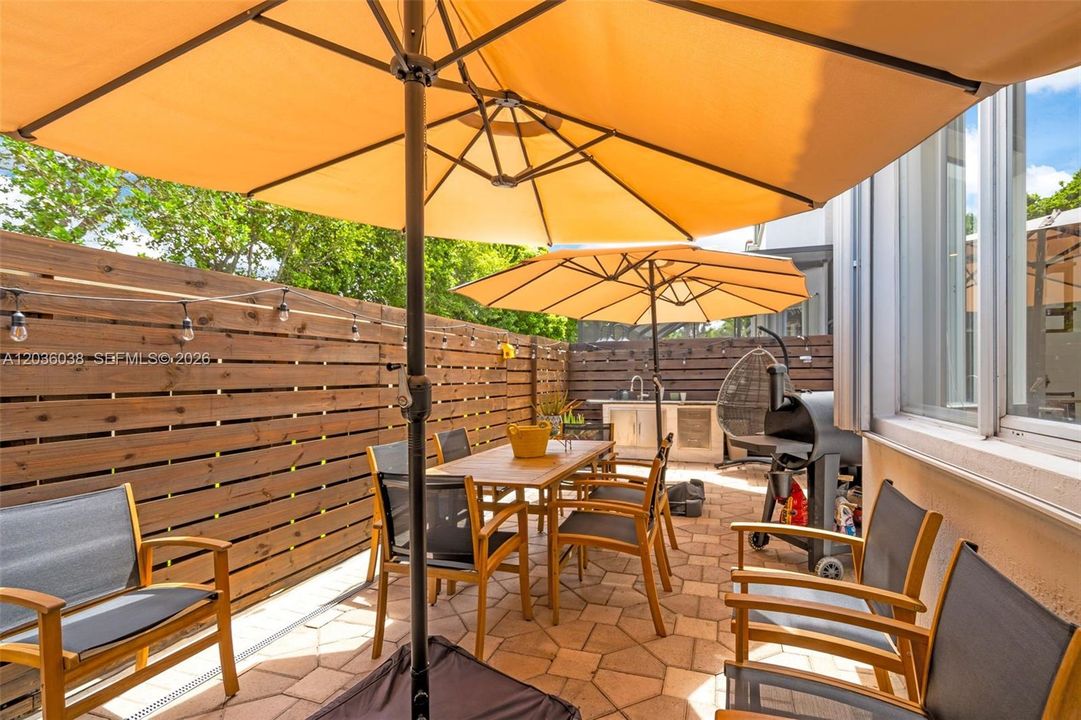 En Venta: $949,000 (3 camas, 3 baños, 2312 Pies cuadrados)