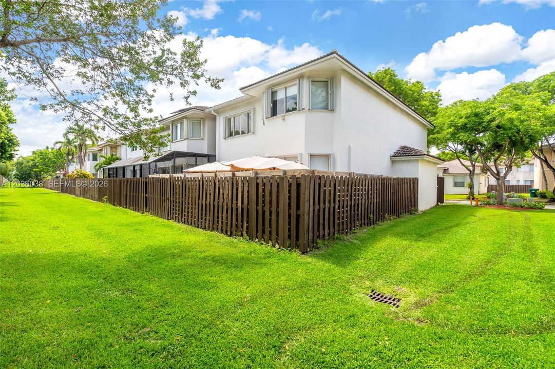 En Venta: $949,000 (3 camas, 3 baños, 2312 Pies cuadrados)