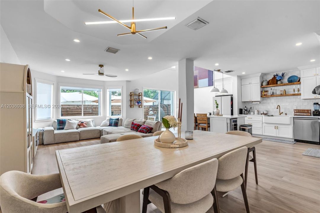 En Venta: $949,000 (3 camas, 3 baños, 2312 Pies cuadrados)