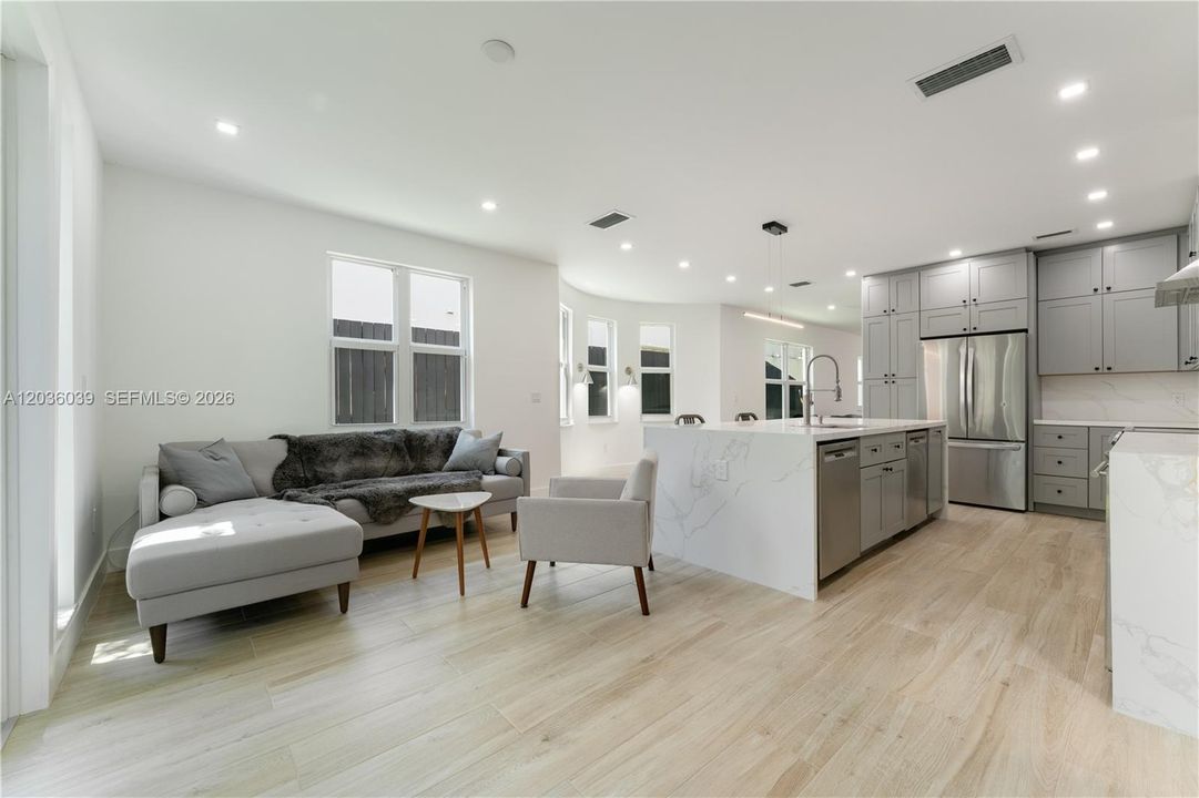 For Rent: $13,000 (3 beds, 2 baths, 1650 Square Feet)