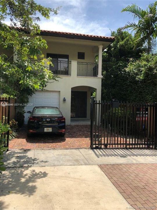 For Rent: $5,500 (3 beds, 2 baths, 1719 Square Feet)