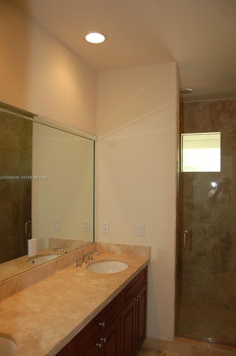 Bathroom master bedroom